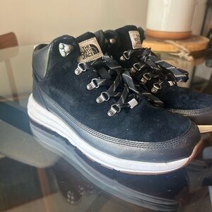 The North Face Women’s Back to Berkeley Black Midi Hiking boot